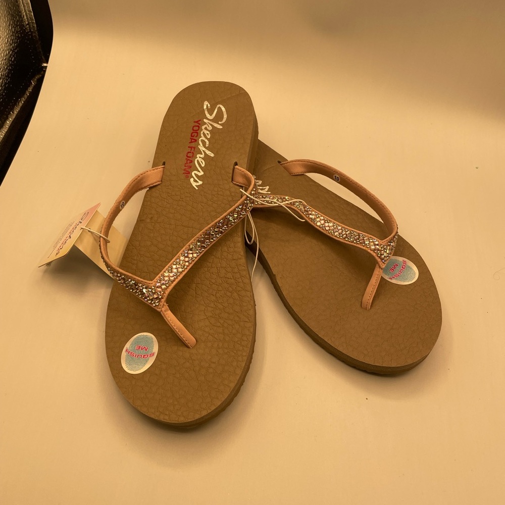 Sketcher, yoga flip-flops